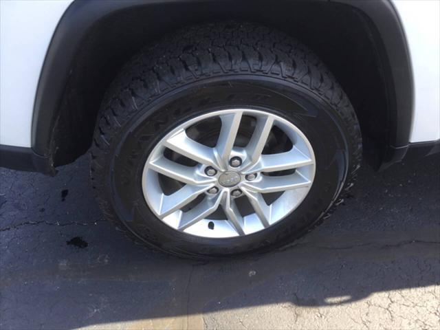 used 2017 Jeep Grand Cherokee car, priced at $14,990