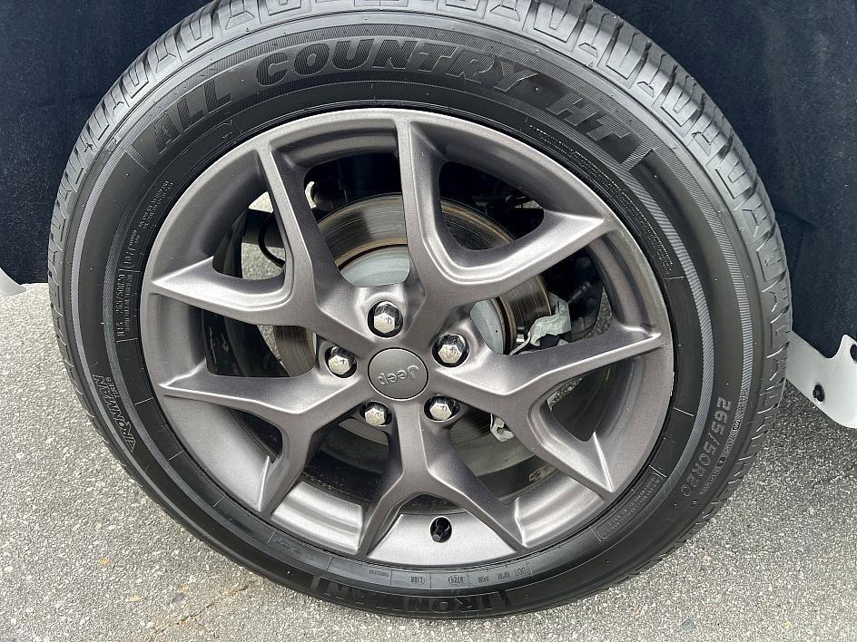 used 2021 Jeep Grand Cherokee car, priced at $28,975