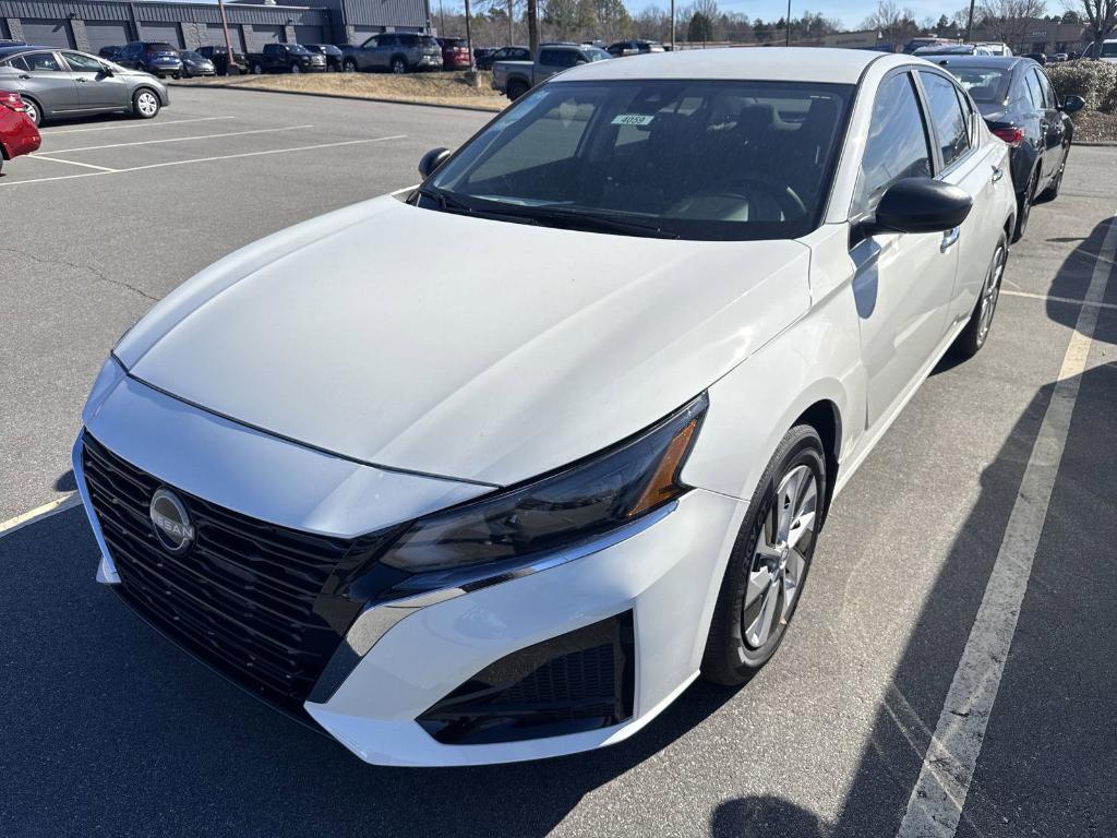 new 2025 Nissan Altima car, priced at $25,250