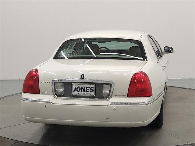 used 2005 Lincoln Town Car car, priced at $8,452