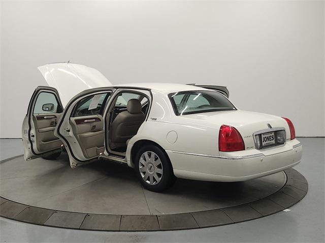 used 2005 Lincoln Town Car car, priced at $8,452