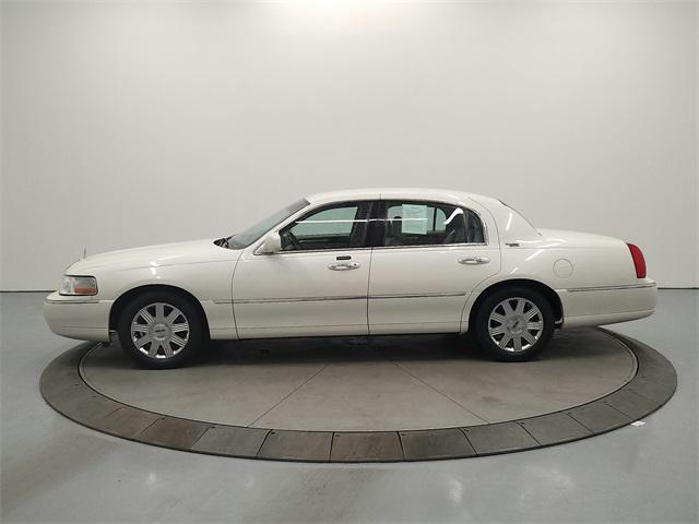 used 2005 Lincoln Town Car car, priced at $8,452