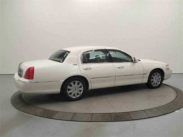 used 2005 Lincoln Town Car car, priced at $8,452