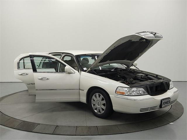 used 2005 Lincoln Town Car car, priced at $8,452