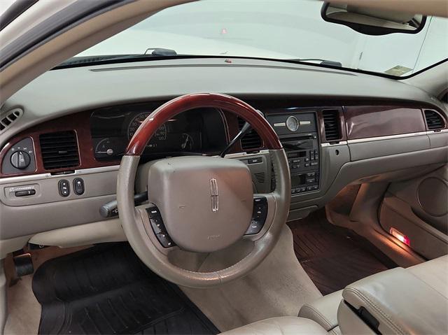 used 2005 Lincoln Town Car car, priced at $8,452