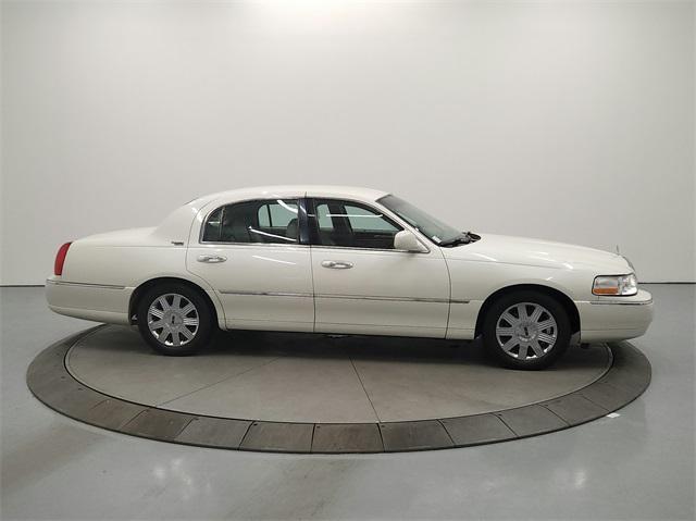 used 2005 Lincoln Town Car car, priced at $8,452