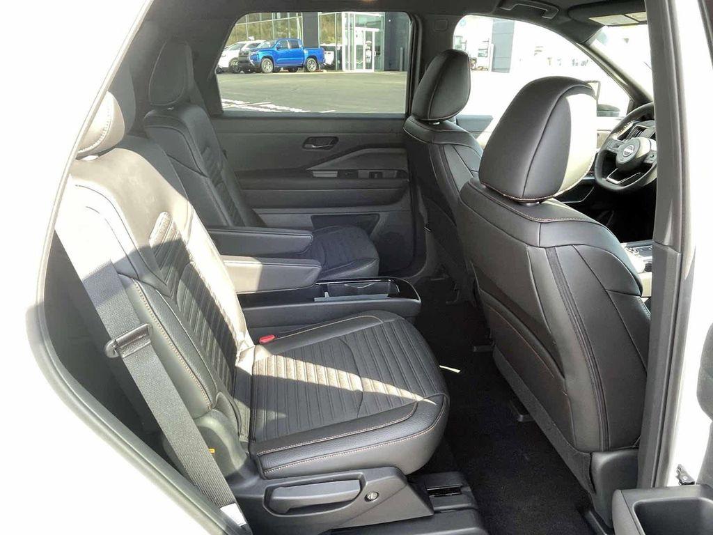 new 2025 Nissan Pathfinder car, priced at $38,657
