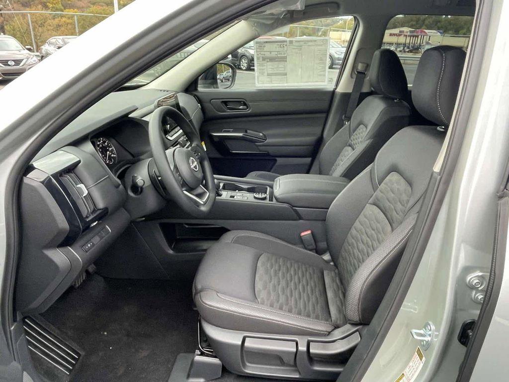 new 2025 Nissan Pathfinder car, priced at $32,862