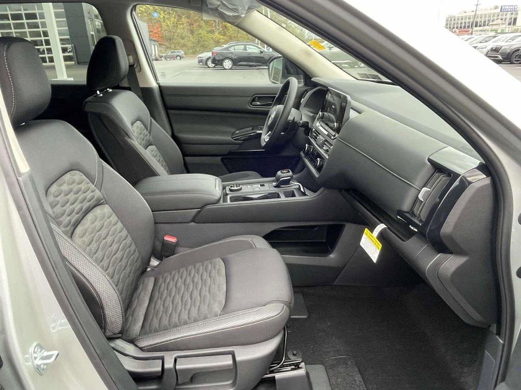 new 2025 Nissan Pathfinder car, priced at $32,862