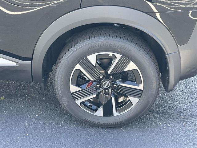 new 2025 Nissan Kicks car, priced at $26,017