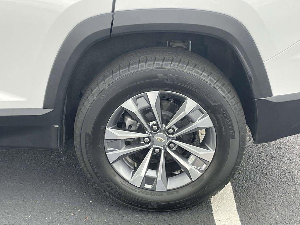 used 2025 Chevrolet Equinox car, priced at $29,470