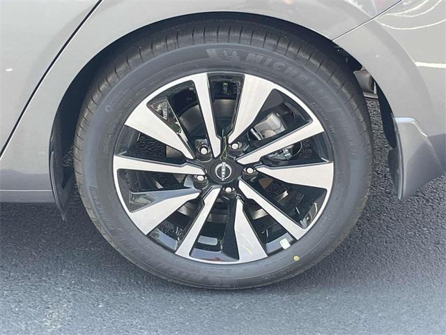 new 2025 Nissan Sentra car, priced at $25,977