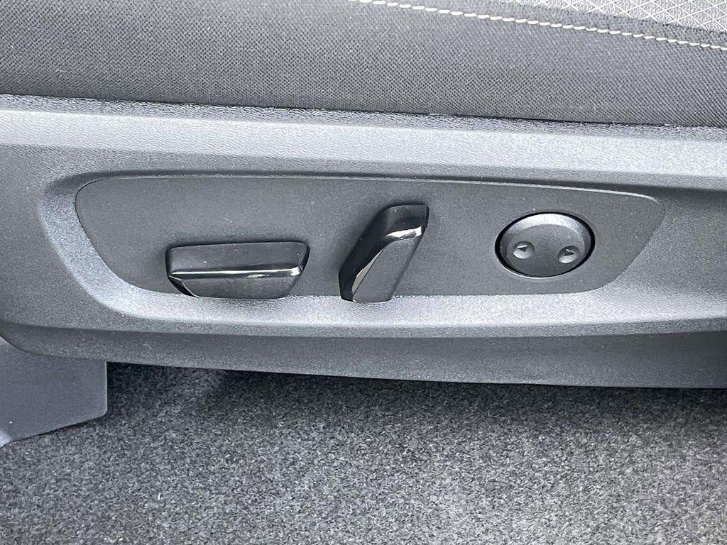 new 2025 Nissan Pathfinder car, priced at $37,861