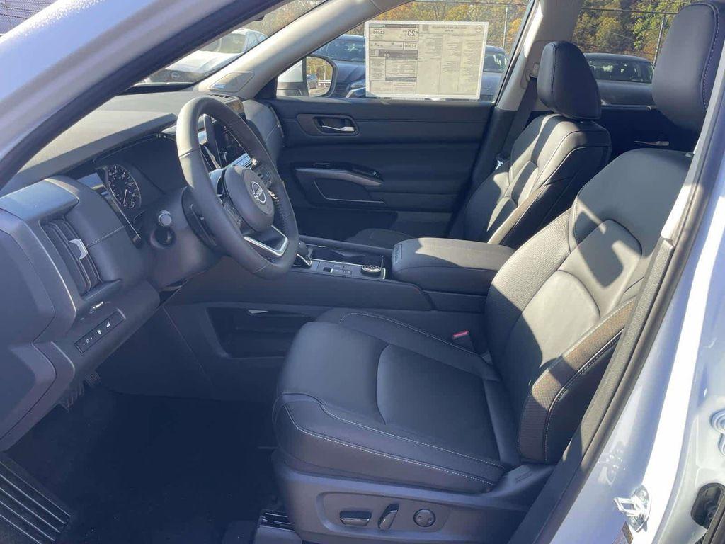 new 2025 Nissan Pathfinder car, priced at $41,917