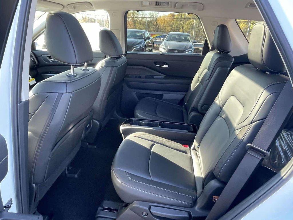 new 2025 Nissan Pathfinder car, priced at $41,917
