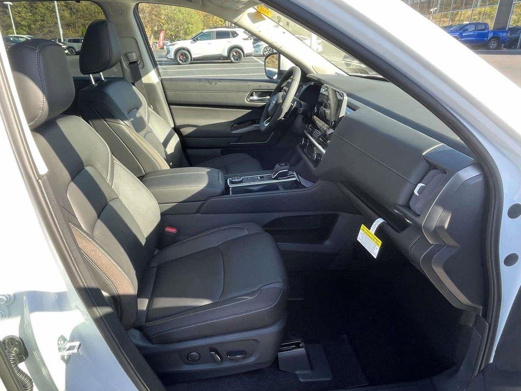 new 2025 Nissan Pathfinder car, priced at $41,917