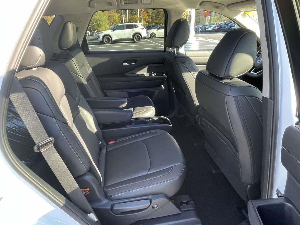 new 2025 Nissan Pathfinder car, priced at $41,917