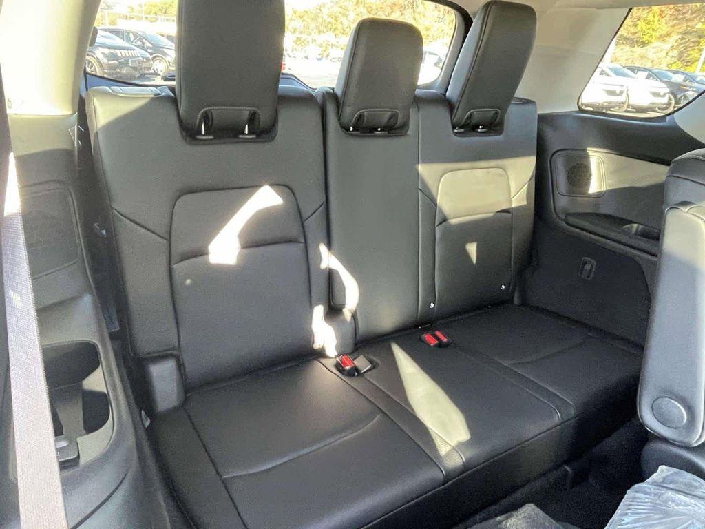 new 2025 Nissan Pathfinder car, priced at $41,917