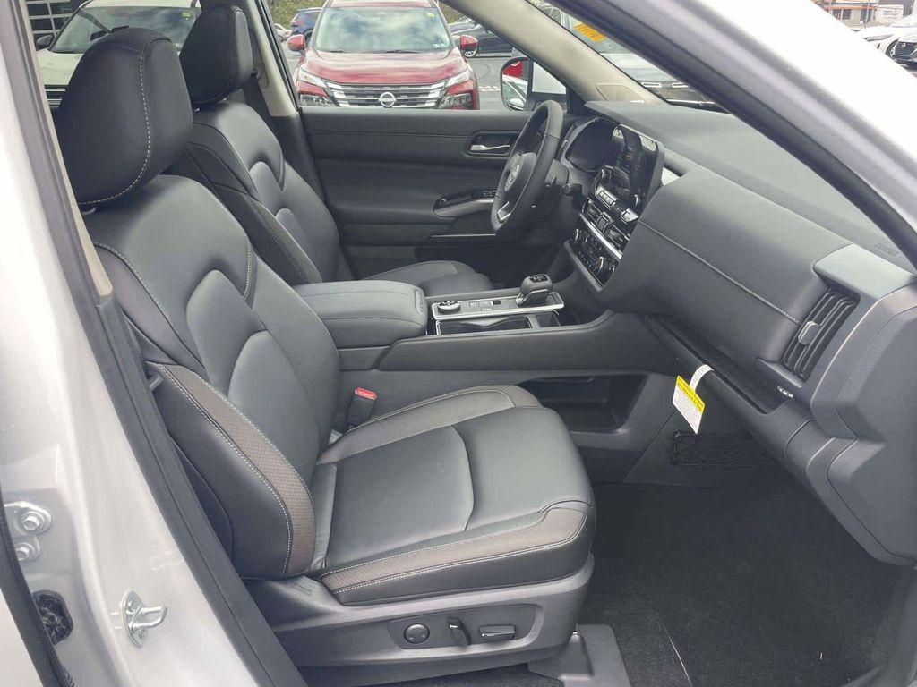 new 2025 Nissan Pathfinder car, priced at $46,979