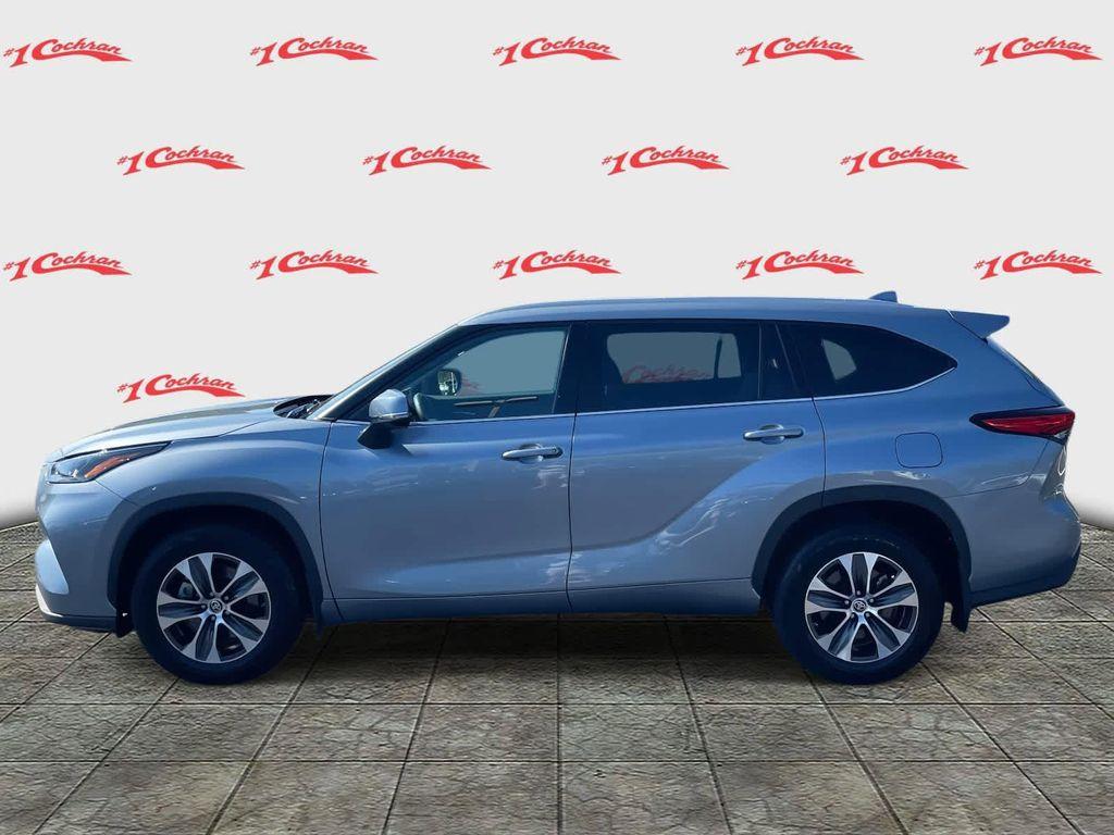 used 2022 Toyota Highlander car, priced at $34,298