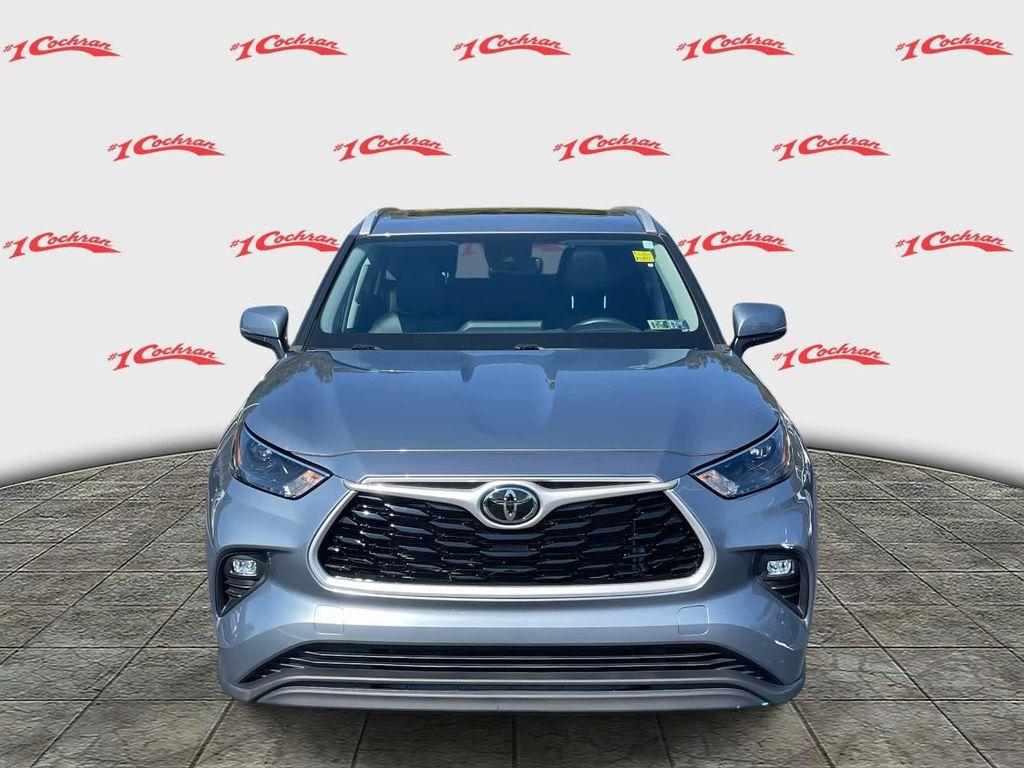 used 2022 Toyota Highlander car, priced at $34,298