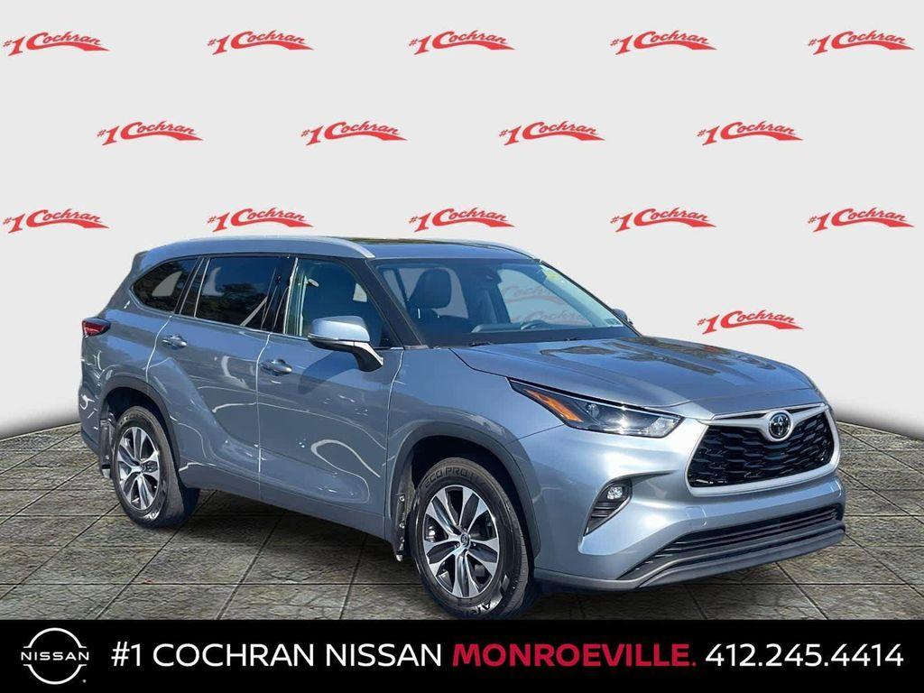 used 2022 Toyota Highlander car, priced at $34,298