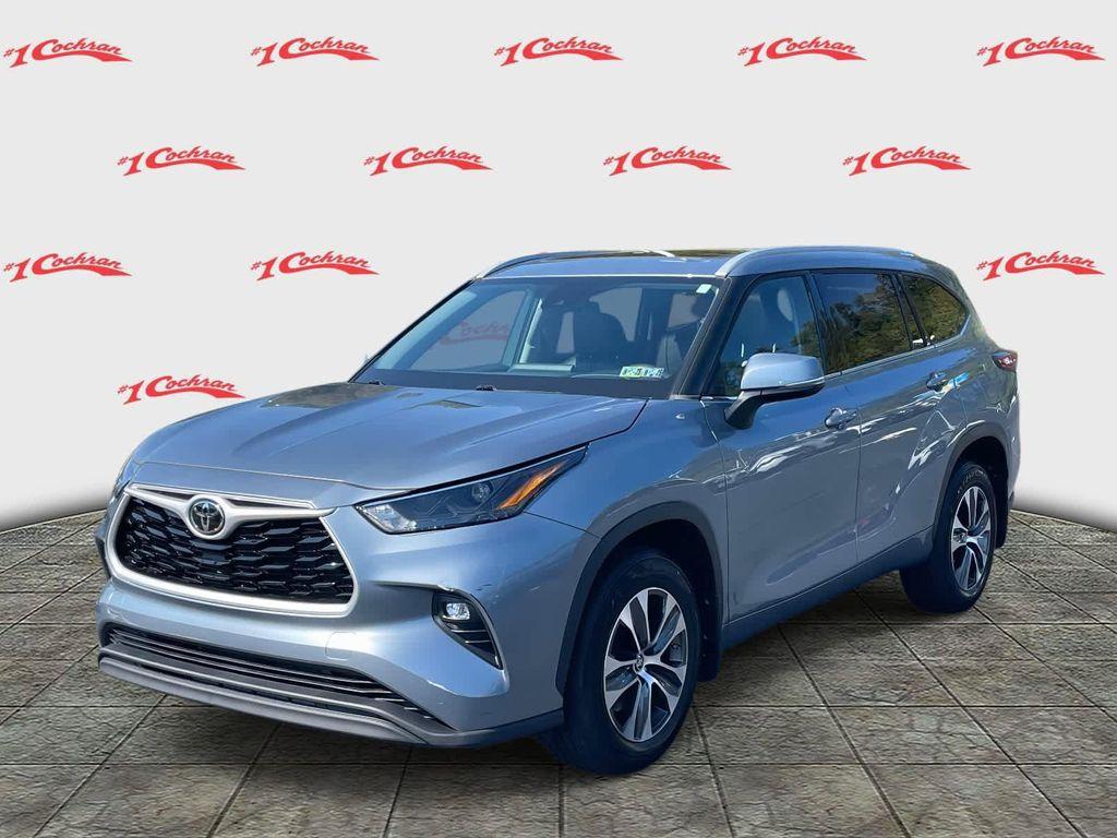 used 2022 Toyota Highlander car, priced at $34,298