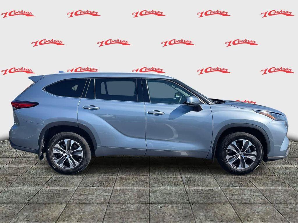 used 2022 Toyota Highlander car, priced at $34,298