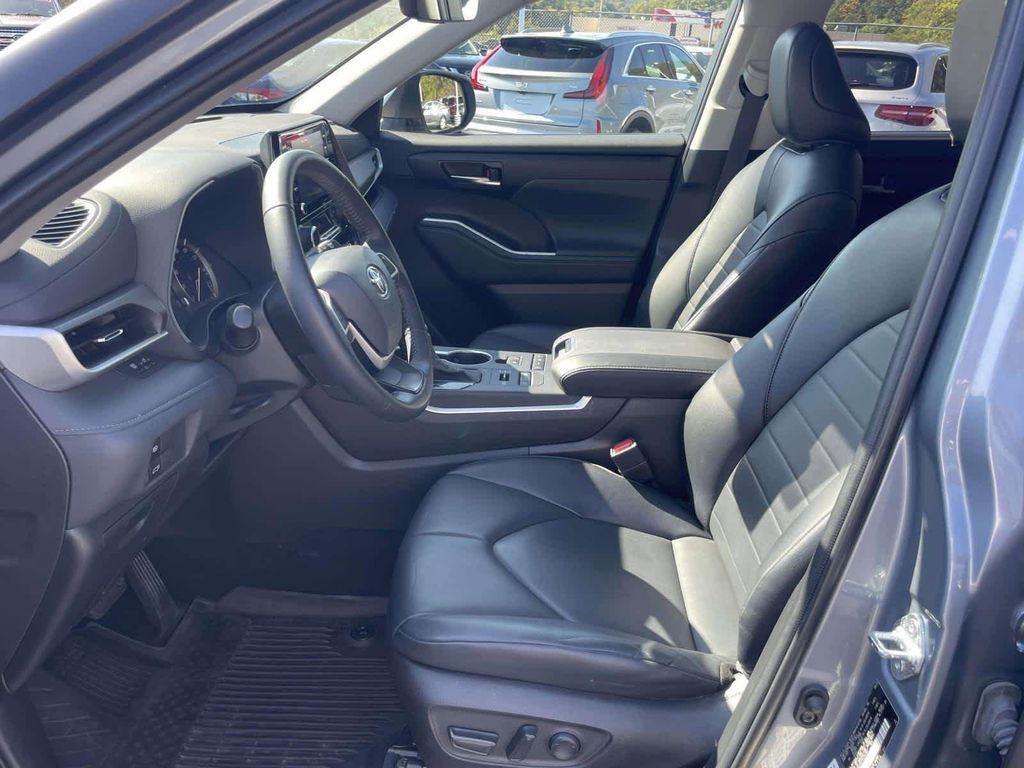 used 2022 Toyota Highlander car, priced at $34,298