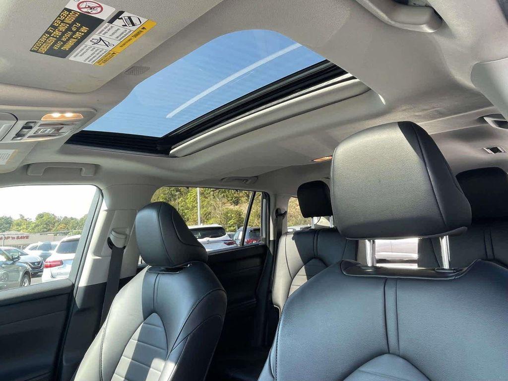 used 2022 Toyota Highlander car, priced at $34,298