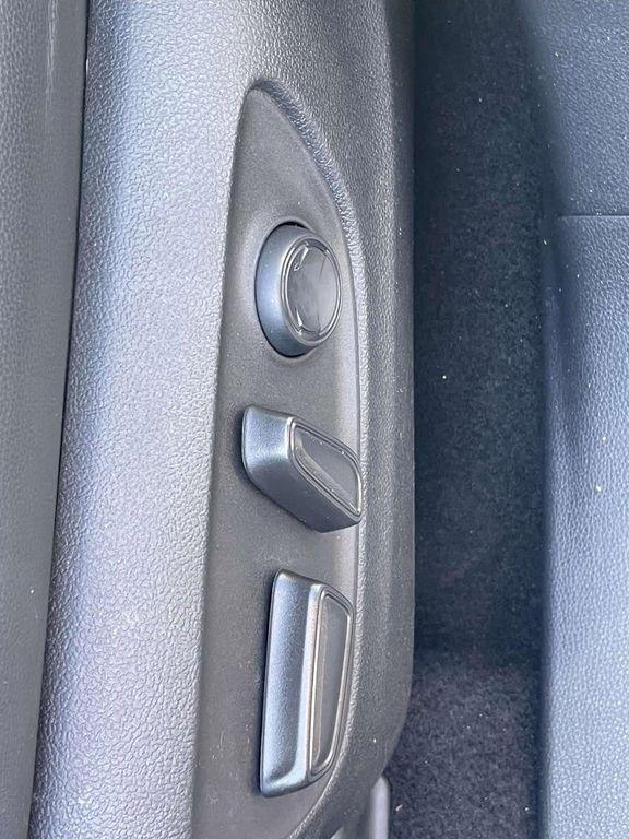 used 2022 Toyota Highlander car, priced at $34,298