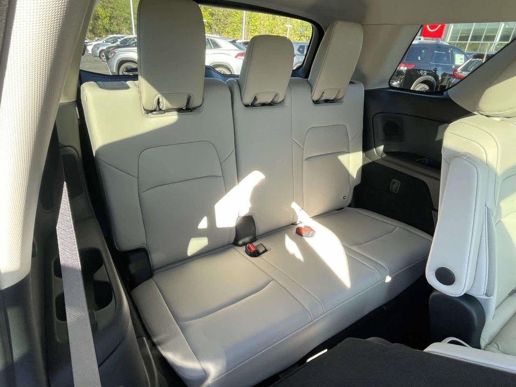 new 2025 Nissan Pathfinder car, priced at $41,579
