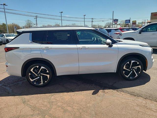 new 2024 Mitsubishi Outlander car, priced at $39,905