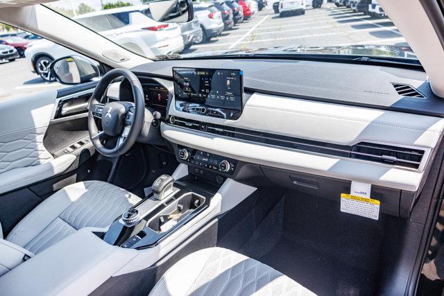 new 2025 Mitsubishi Outlander car, priced at $42,060