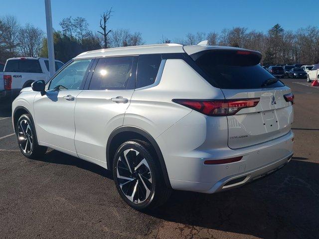 new 2024 Mitsubishi Outlander car, priced at $39,905