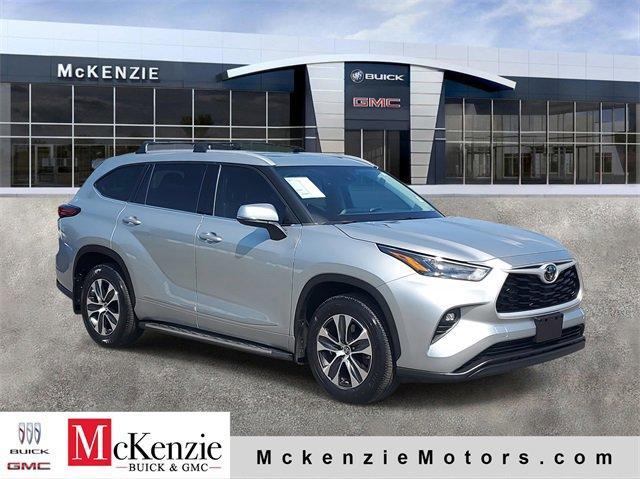 used 2022 Toyota Highlander car, priced at $38,825