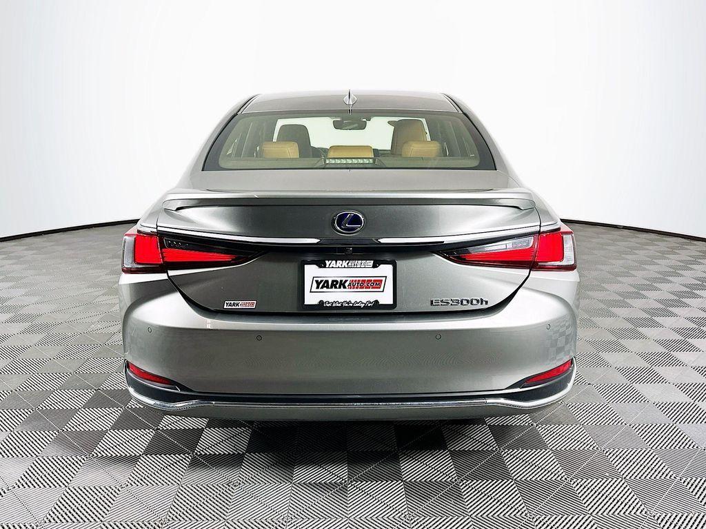 used 2019 Lexus ES 300h car, priced at $31,475