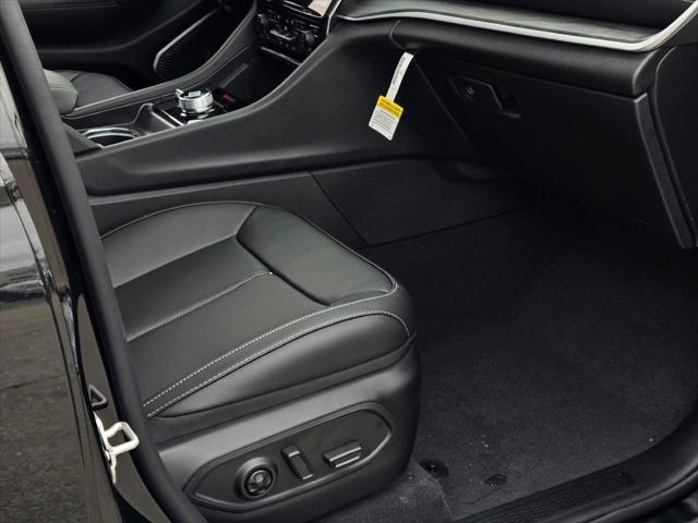 new 2025 Jeep Grand Cherokee car, priced at $52,330