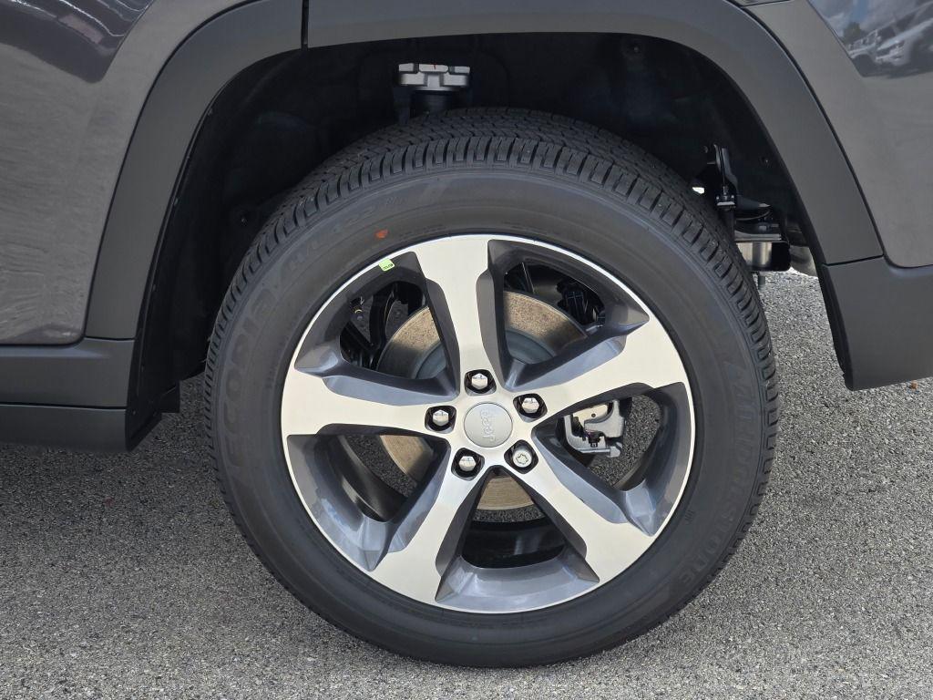 new 2025 Jeep Grand Cherokee car, priced at $47,224