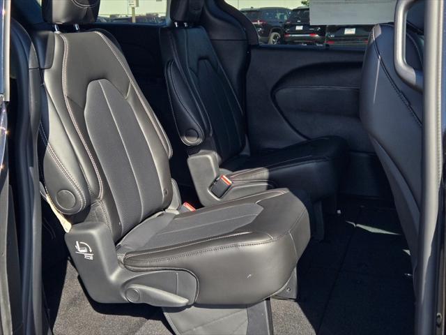 new 2025 Chrysler Pacifica car, priced at $41,283