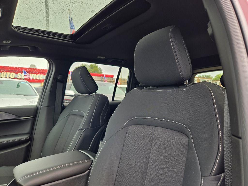 new 2025 Jeep Grand Cherokee car, priced at $38,298