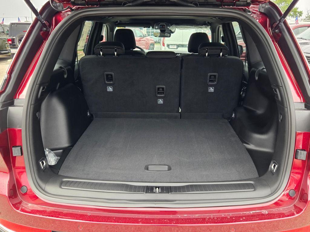 new 2025 Jeep Grand Cherokee car, priced at $38,298