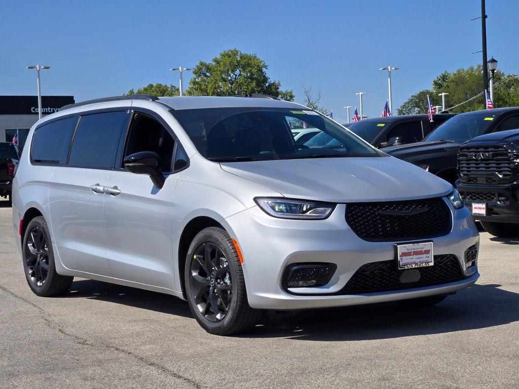 new 2026 Chrysler Pacifica car, priced at $46,177