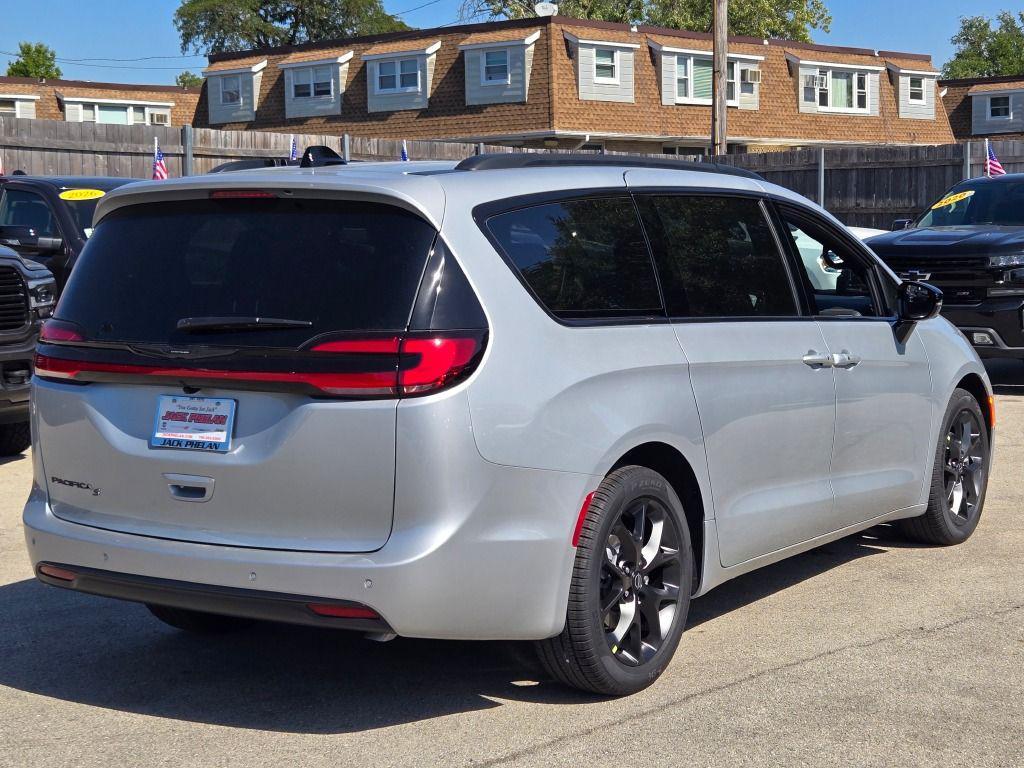 new 2026 Chrysler Pacifica car, priced at $46,177
