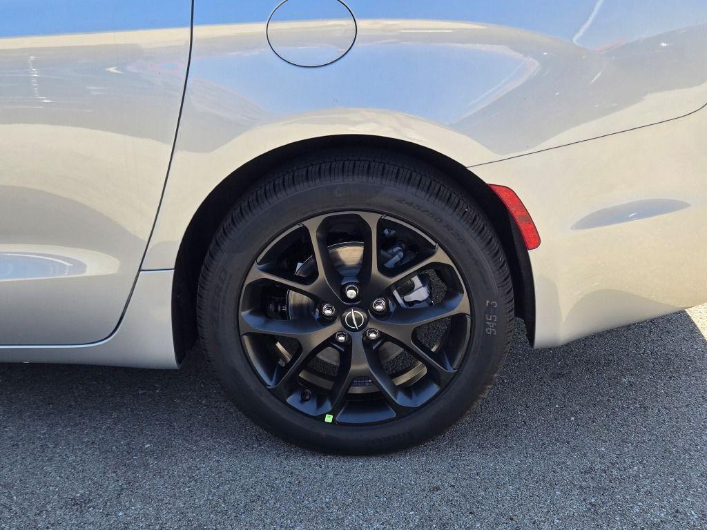 new 2026 Chrysler Pacifica car, priced at $46,177