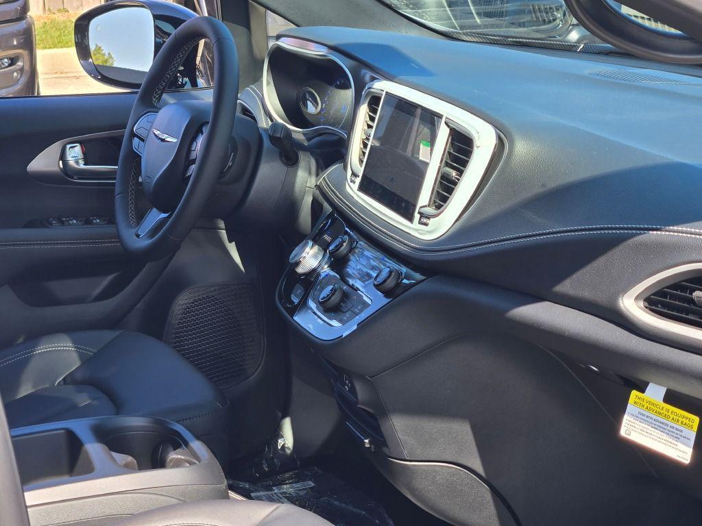 new 2026 Chrysler Pacifica car, priced at $46,177