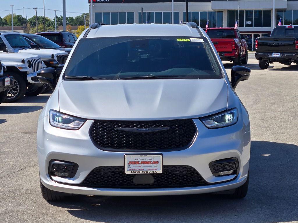 new 2026 Chrysler Pacifica car, priced at $46,177