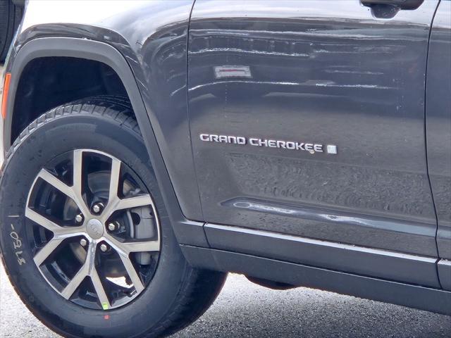 new 2025 Jeep Grand Cherokee car, priced at $45,921