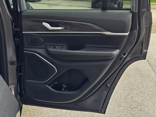new 2025 Jeep Grand Cherokee car, priced at $45,921