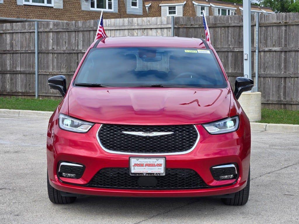 new 2026 Chrysler Pacifica car, priced at $42,527